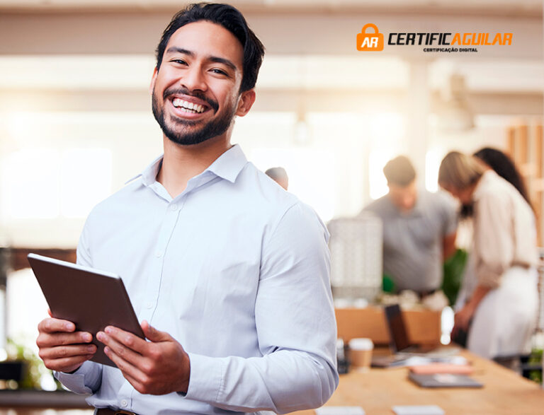 Homem de negócios AR Certificaguilar Certificado Digital Contato Suporte ao Cliente