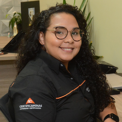 Iula Melo Marketing e Pós-Venda da AR CertificAguilar